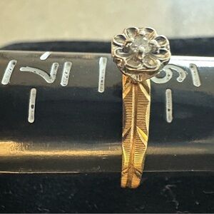 Vintage 14k Gold ring with small diamond and Floral Design.
